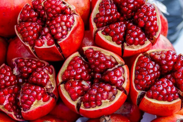 5 benefits of consuming one anaar (pomegranate) daily