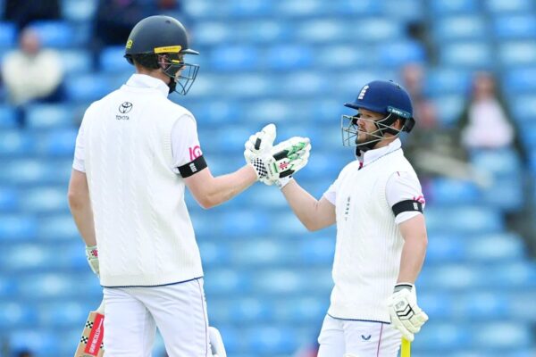 Duckett stars as England stun India | The Express Tribune