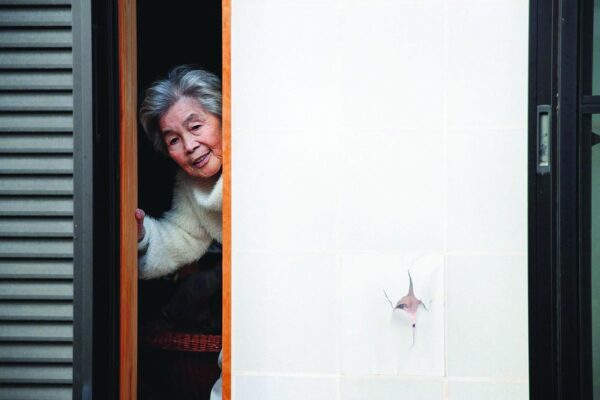 Viral Japanese ‘Insta-gran’ photographer dies aged 97 | The Express Tribune