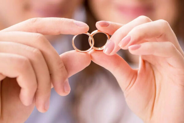 7 everyday habits that keep love alive in happy marriages