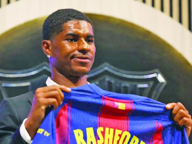 barcelona s new signing marcus rashford poses with his shirt during the presentation photo reuters