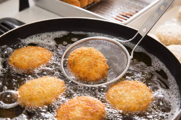 4 best oils for deep frying as per top US doctor and common cooking mistakes to avoid