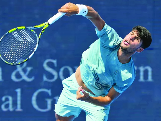 carlos alcaraz serves against hamad medjedovic during the cincinnati open photo reuters