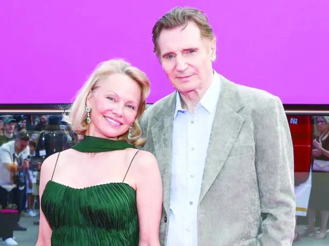 pamela anderson and liam neeson at the german premiere of the naked gun photo reuters