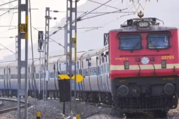 Railways launches 20% rebate on return tickets to ease Diwali-Chhath festival rush – Times of India