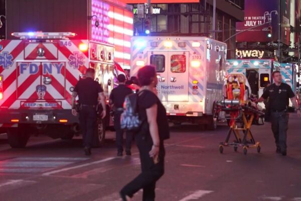 Times Square shooting leaves 3 hurt, suspect in custody, NYPD says