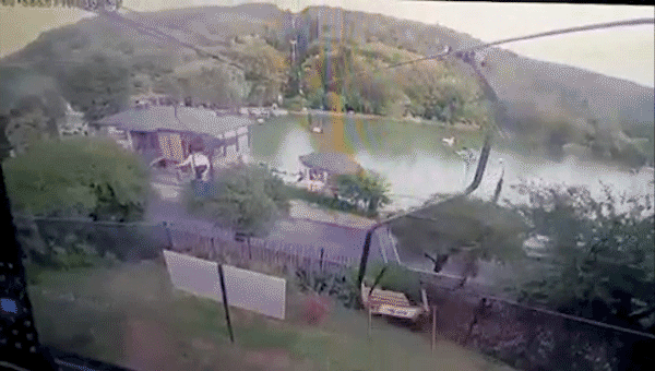 Video captures horrific moment chairlift snaps at Russian resort, sends terrified tourists plummetting