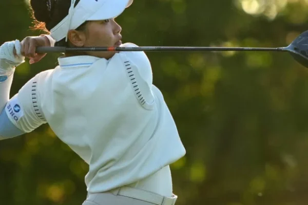 thailand s chanettee wannasaen has a two shot lead after the first round of the lpga queen city championship photo afp