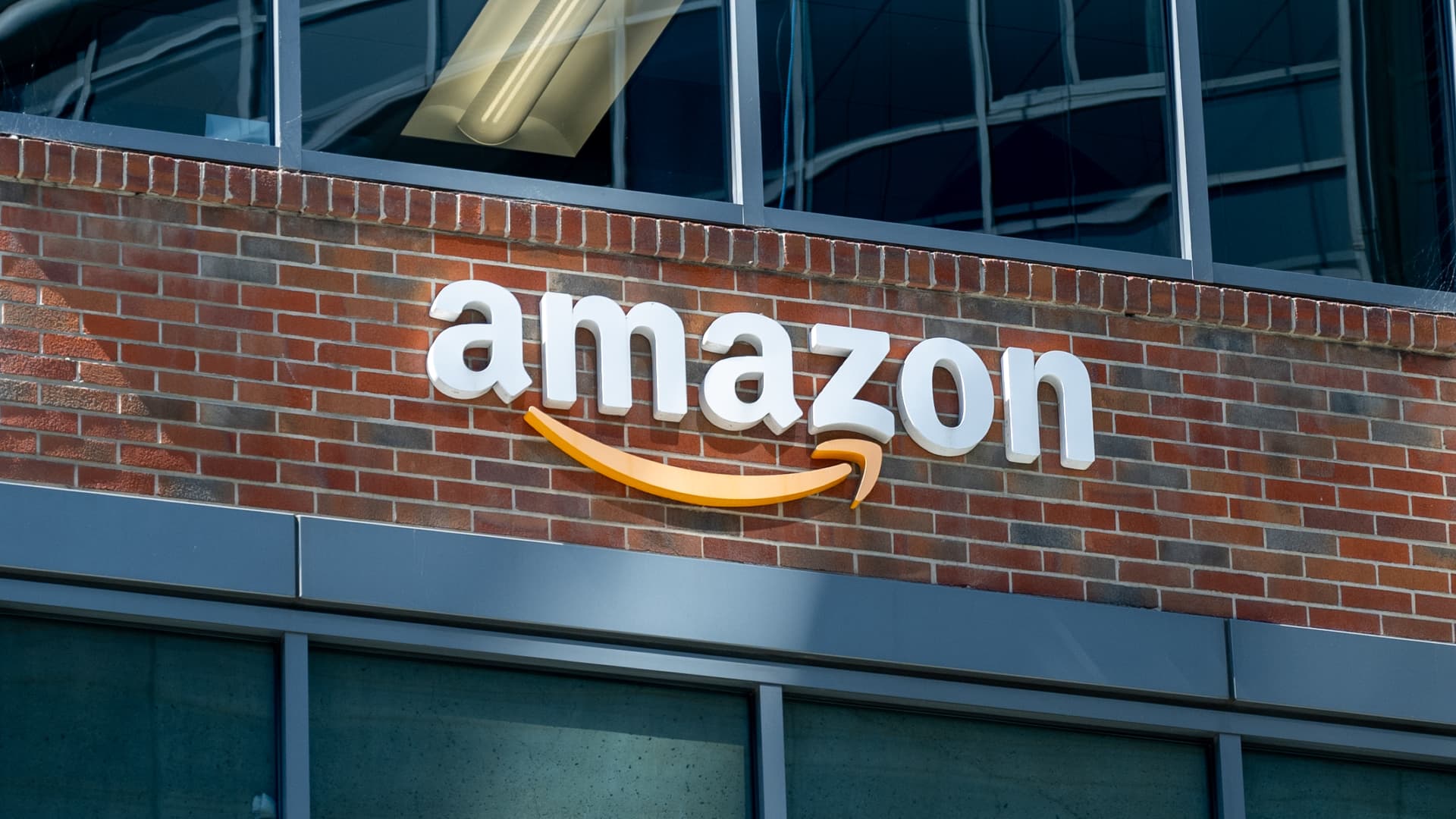 Amazon inadvertently sends email to employees confirming Wednesday layoffs