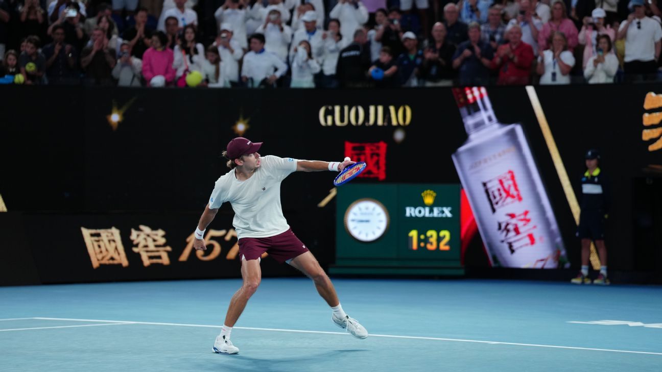 Australian Open as it happened: Alex de Minaur cruises into quarters; Ukraine's Oliynykova targets Sabalenka again