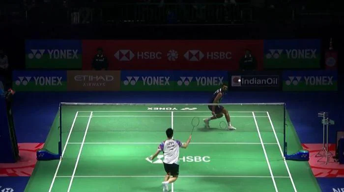 Bird droppings halt India Open match twice