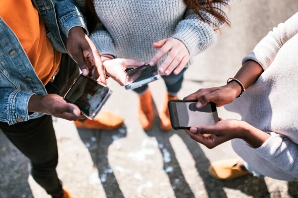 Cellphone health risks are focus of new government study: 'Very concerned'