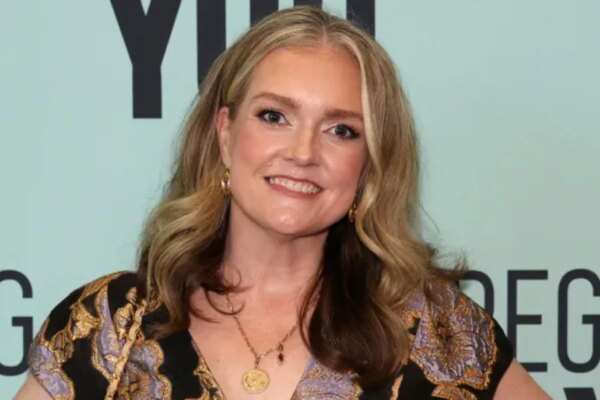 Colleen Hoover shares major update about cancer treatment