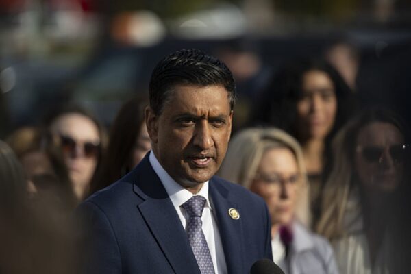 Democrat Khanna refloats bill to block investors from buying up homes after Trump proposal