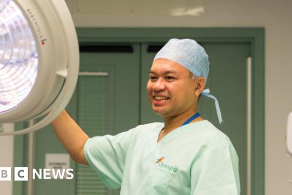 Eye surgeon warns of detached retina symptoms after his own op