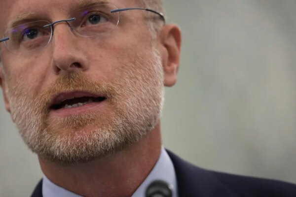 FCC says TV talk shows must offer equal time to political candidates