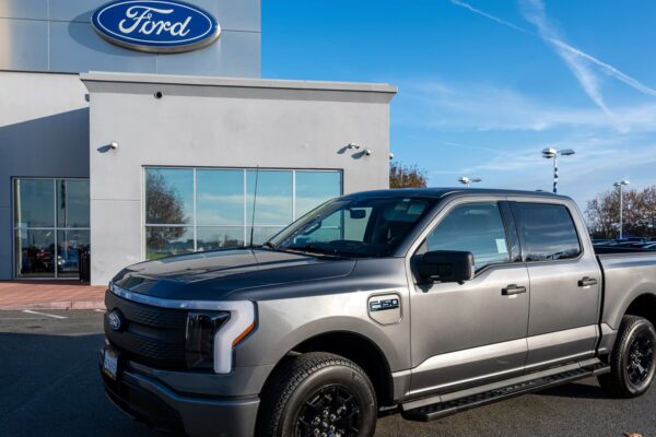 Ford to record $600 million pretax pension charge in fourth quarter