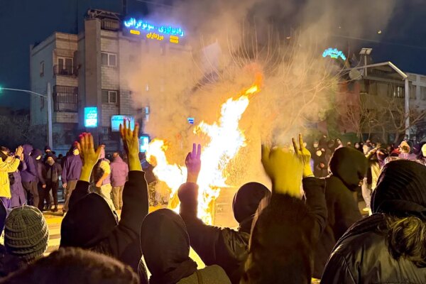 France condemns Iran protest crackdown, weighs satellite internet aid amid blackout