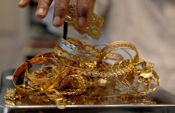 Gold crosses Rs500,000 mark for first time in Pakistan's history