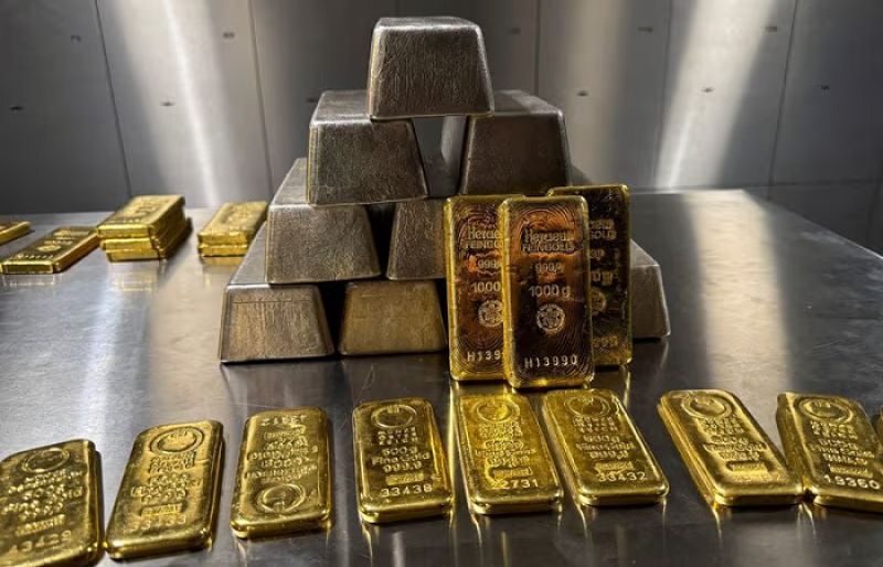 Gold, silver hit records as oil falls - SUCH TV
