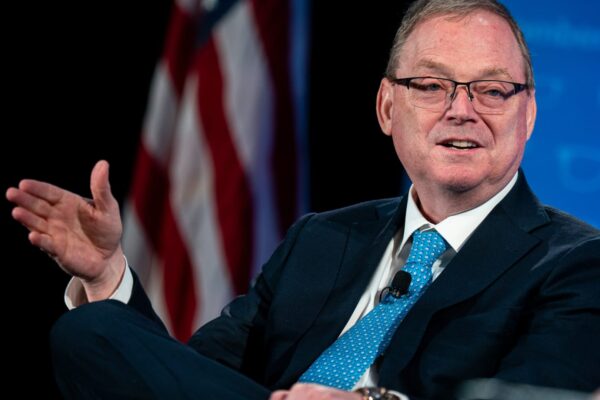 Hassett pivots to possible 'Trump cards' amid credit card interest rate battle with banks