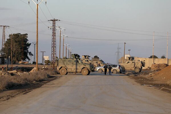 ISIS fighters break free from Syrian jail amid chaotic government handover