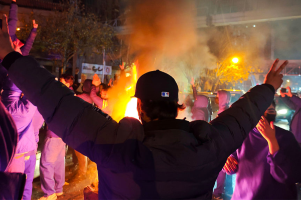 Iranians able to make some international calls as internet remains blocked amid protests