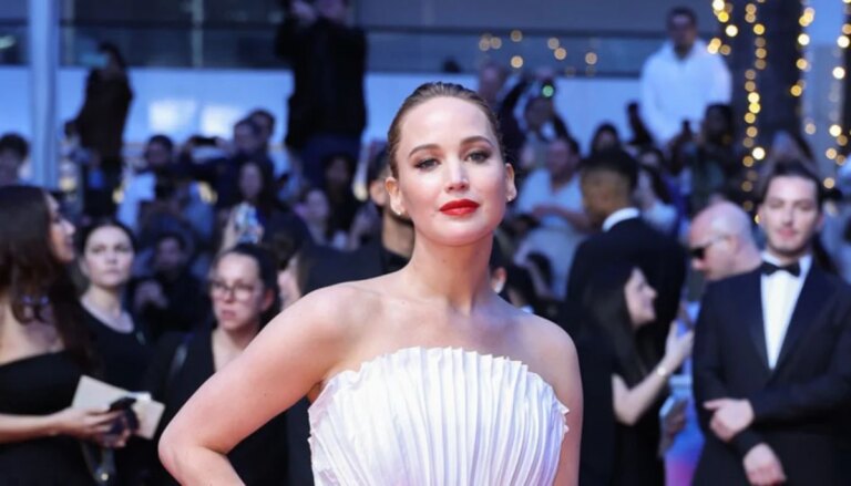 Jennifer Lawrence names TWO stars that made her