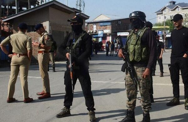 Journalists in IIOJK asked by police to sign pledge vowing to keep peace