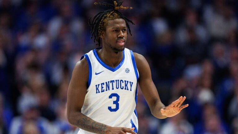 Kam Williams breaks foot in Kentucky's win over Texas