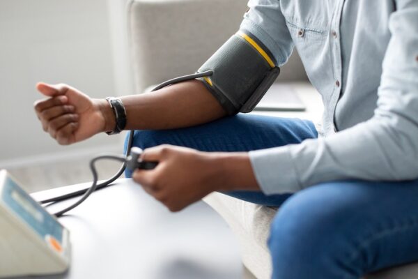 Men face hidden heart risk years earlier than women, study suggests