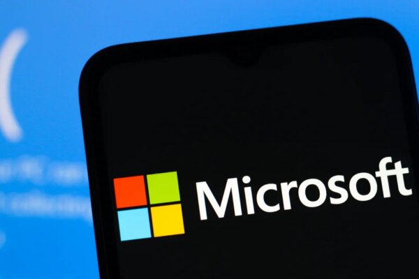 Microsoft investigating outage affecting Microsoft 365, Outlook and other services