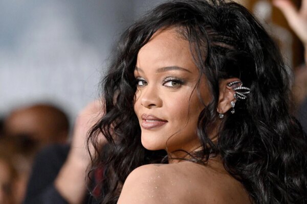Rihanna hit by hotel door in New York, jokes with bodyguard afterward