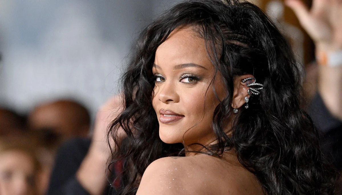 Rihanna hit by hotel door in New York, jokes with bodyguard afterward