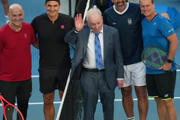 Roger Federer celebrates career with exhibition matches at Australian Open kick-off