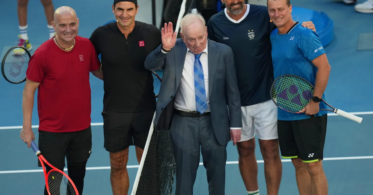 Roger Federer celebrates career with exhibition matches at Australian Open kick-off
