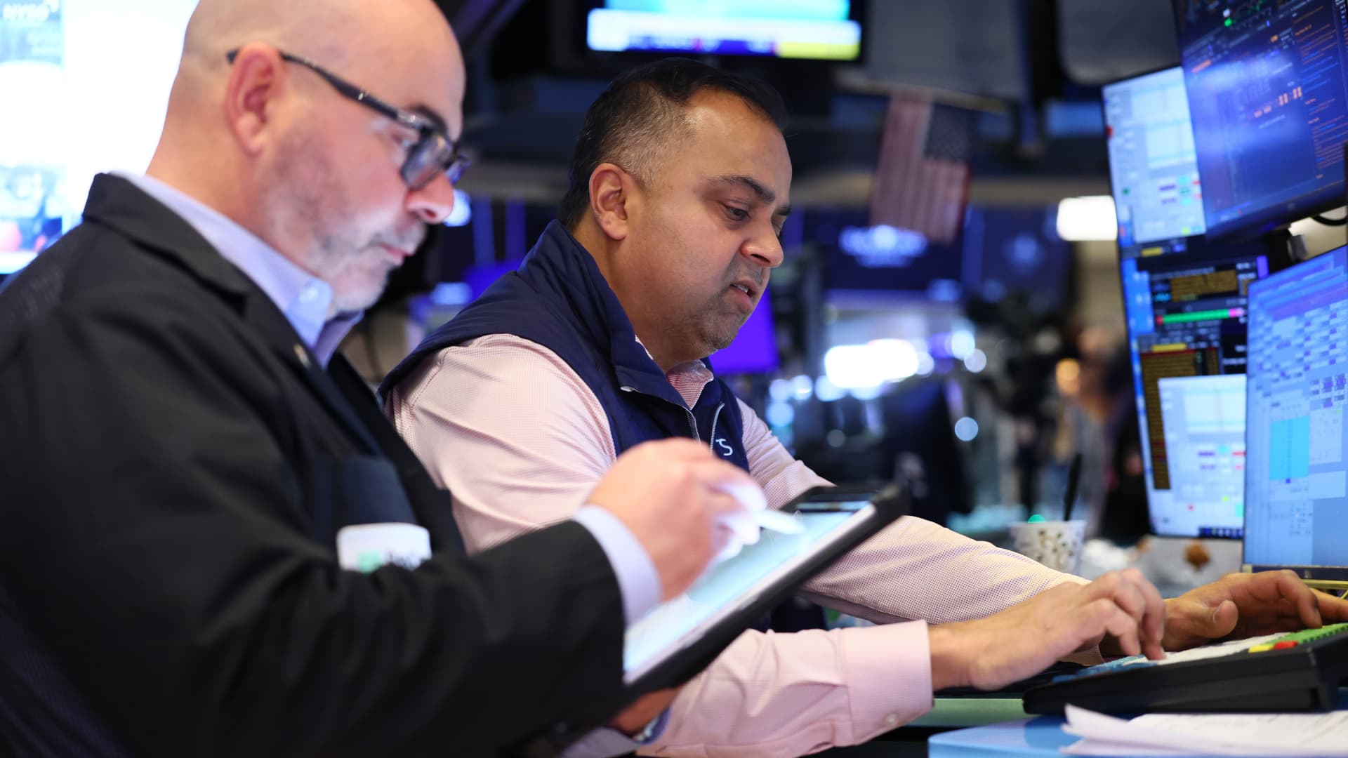 S&P 500 books back-to-back losses as tech sells off, Bank of America slides after earnings: Live updates