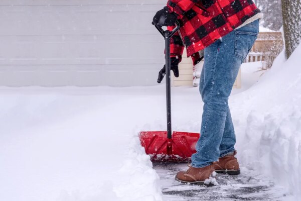 Tennessee man dies after suffering heart attack while shoveling snow, adding to storm toll