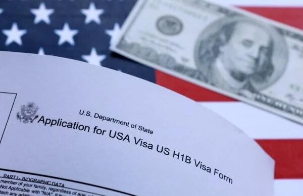 Texas orders immediate halt to new H-1B petitions at state agencies, public universities
