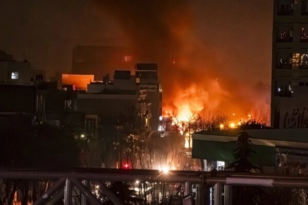 Trump Weighs Response After 2,500 Protesters Killed in Iran