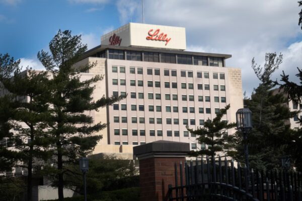Trump announces pharmaceutical company Eli Lilly plans to build 6 US plants