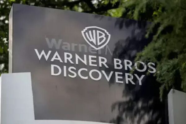 Trump purchases $100 million worth of Netflix, Warner Bros bonds - SUCH TV