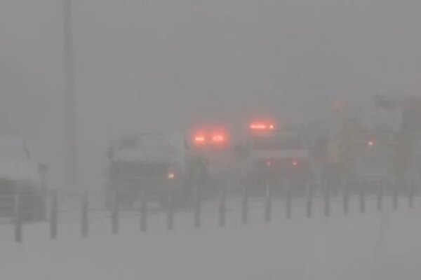 U.S. East coast hit by freezing cold, dangerous snow