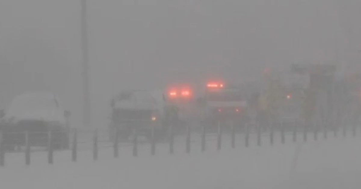 U.S. East coast hit by freezing cold, dangerous snow