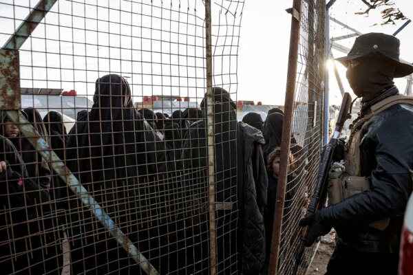 US begins transferring ISIS detainees from Syria to Iraq amid security transition