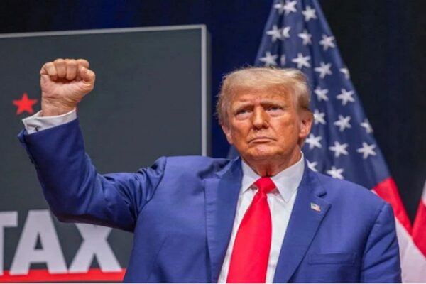 US fleet is moving towards Iran, hopefully Iran will make a deal with us: Trump - SUCH TV