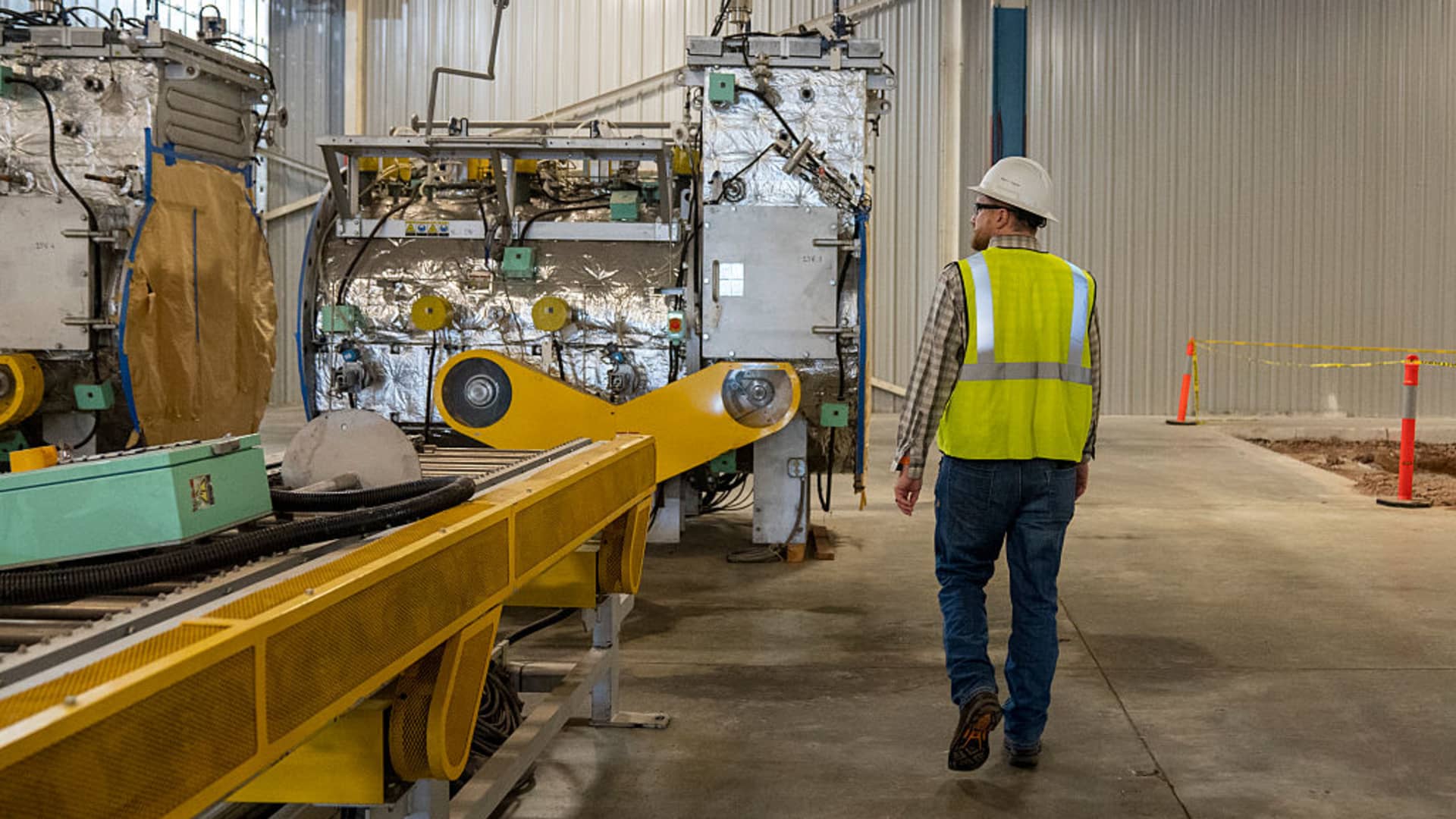 U.S. to inject $1.6 billion into rare earths miner for 10% stake, FT reports