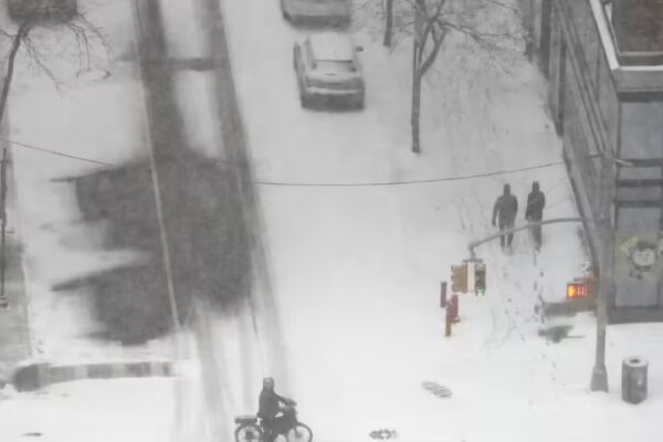 Winter storm sweeps US: Over 800k people left without power amid cold and snowfall - The Times of India