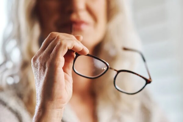 5 ways to preserve your vision as you age, according to an ophthalmologist