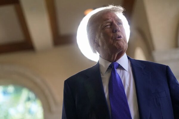 Agitator arrested on battery charge outside Trump's West Palm Beach golf course